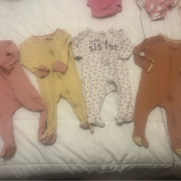 Onesies and sleepers 3-6 months - Picture 2 of 2